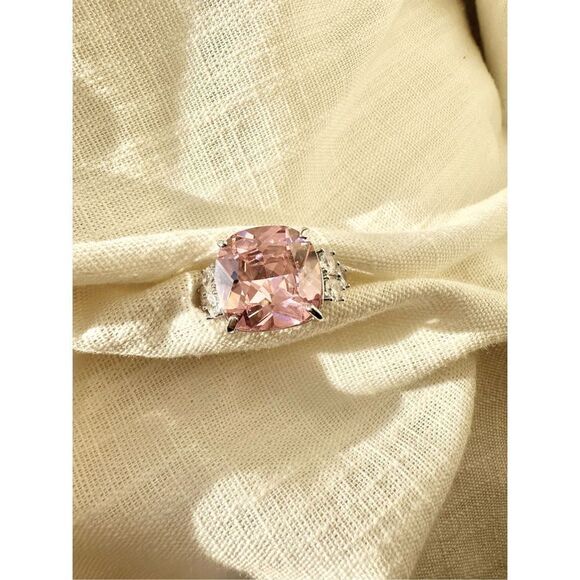 Pink Panther style Large Light pink cubic zirconia adjustable statement ring - Picture 4 of 6